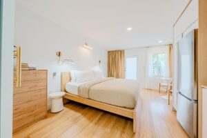 Deluxe King Pool View