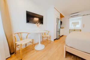 Deluxe King Pool View