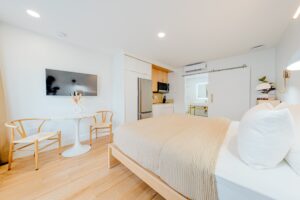 Deluxe King Pool View